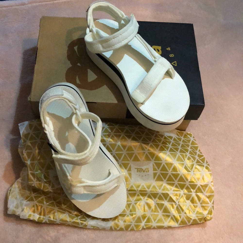 BARELY WORN TEVA SANDALS